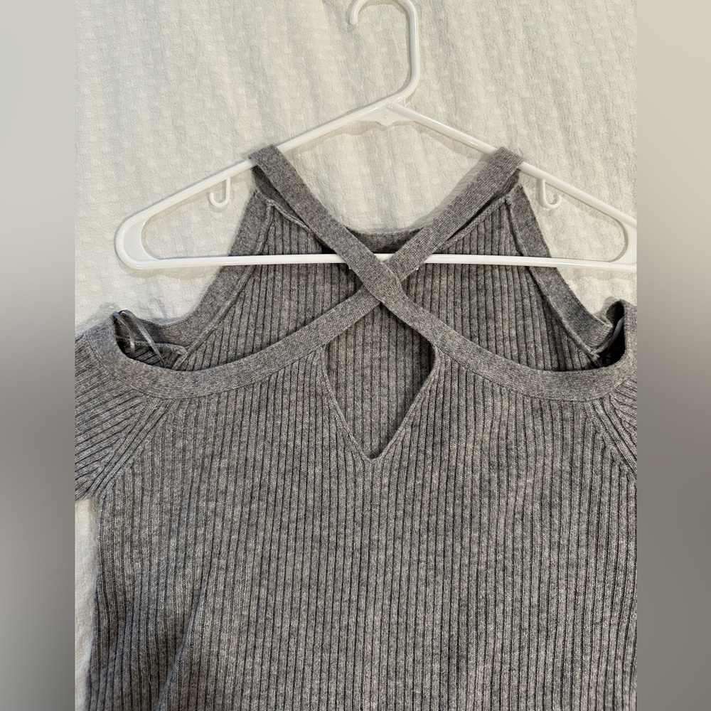 ROI Cashmere Open Shoulder, cross cross neck front opening.  Size small